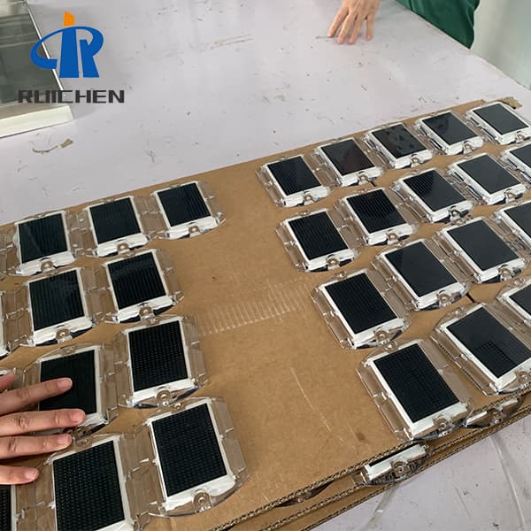 Single Side Solar Powered Stud Light For Car Park In China